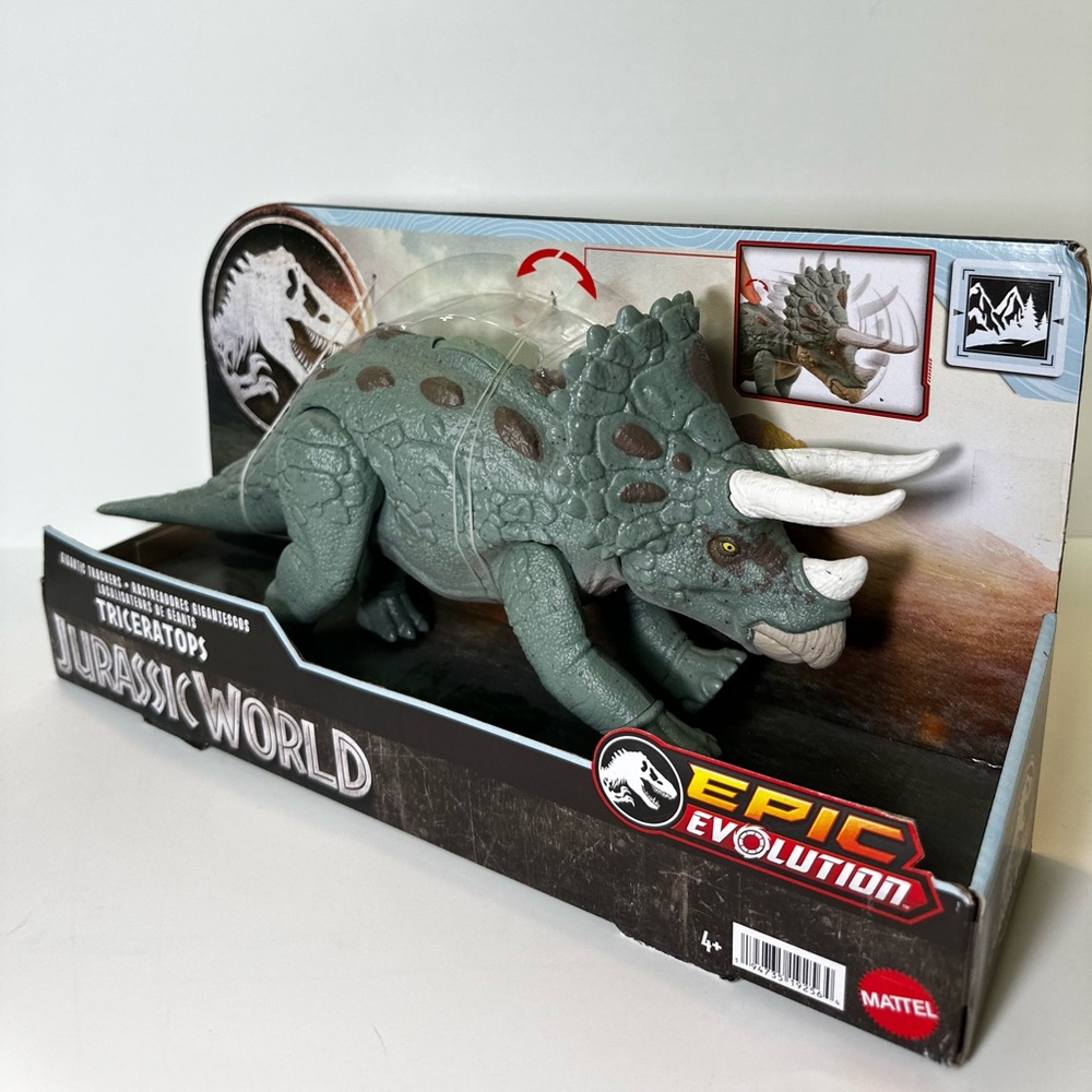 Jurassic World Gigantic Tracker -TRICERATOPS- Epic Evolution TOY Dinosaur Green